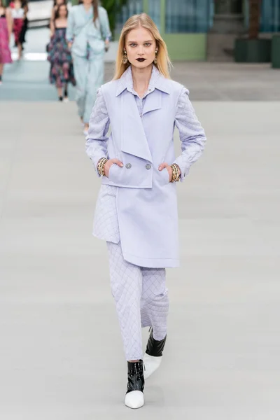 Look 50